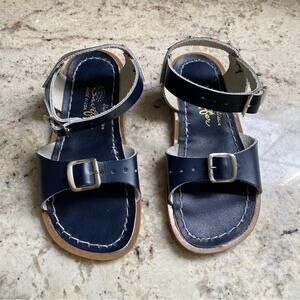 Salt Water Classic $70 Navy Kids Leather Sandals Little Girls 9